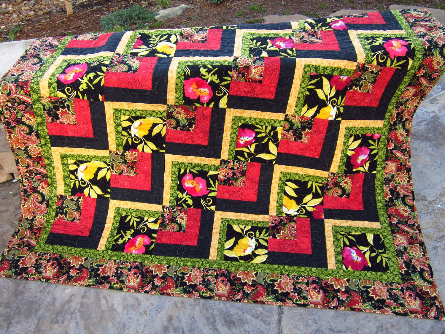 Bold And Beautiful Quilt on Luulla