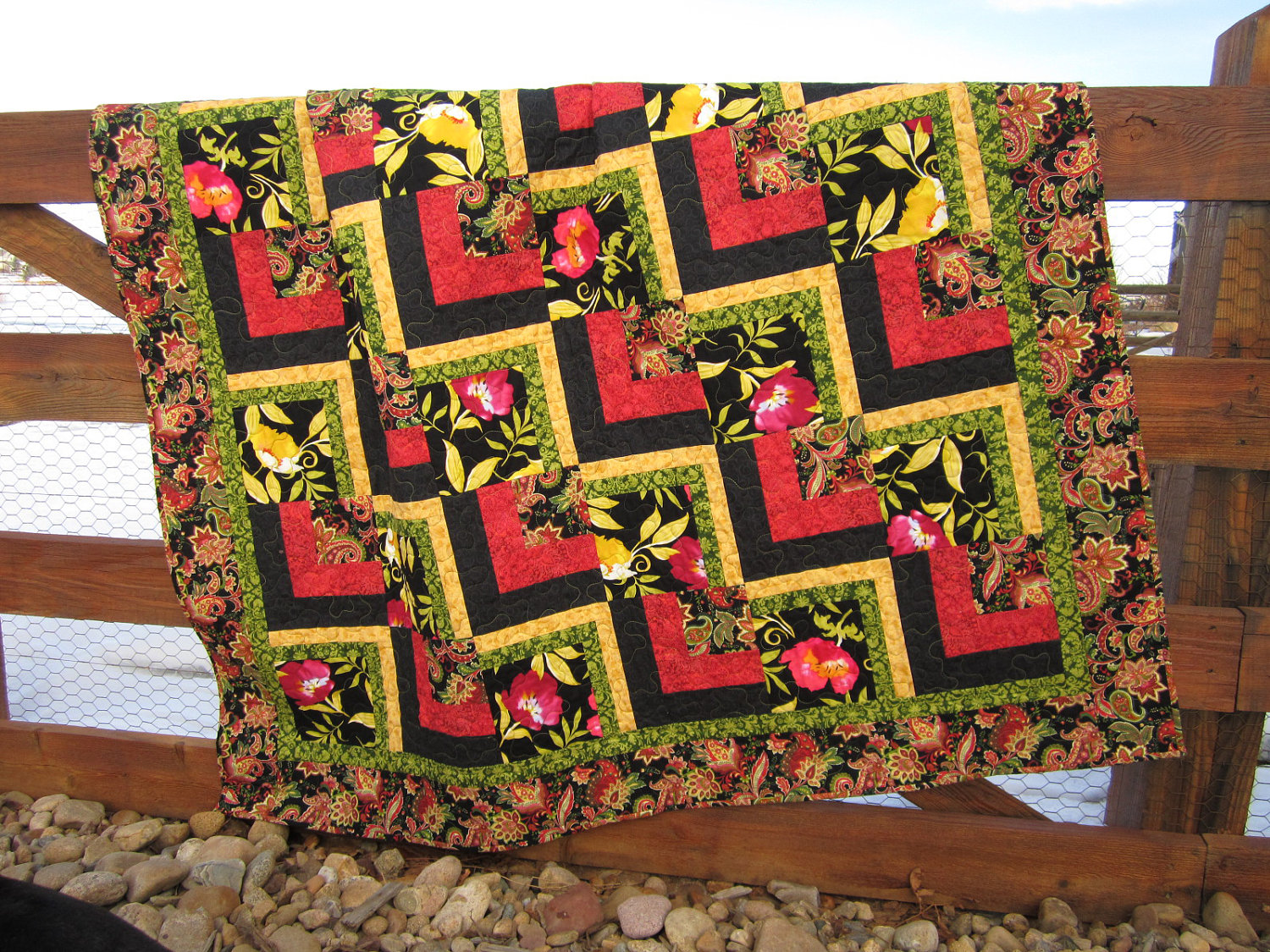 Bold And Beautiful Quilt on Luulla