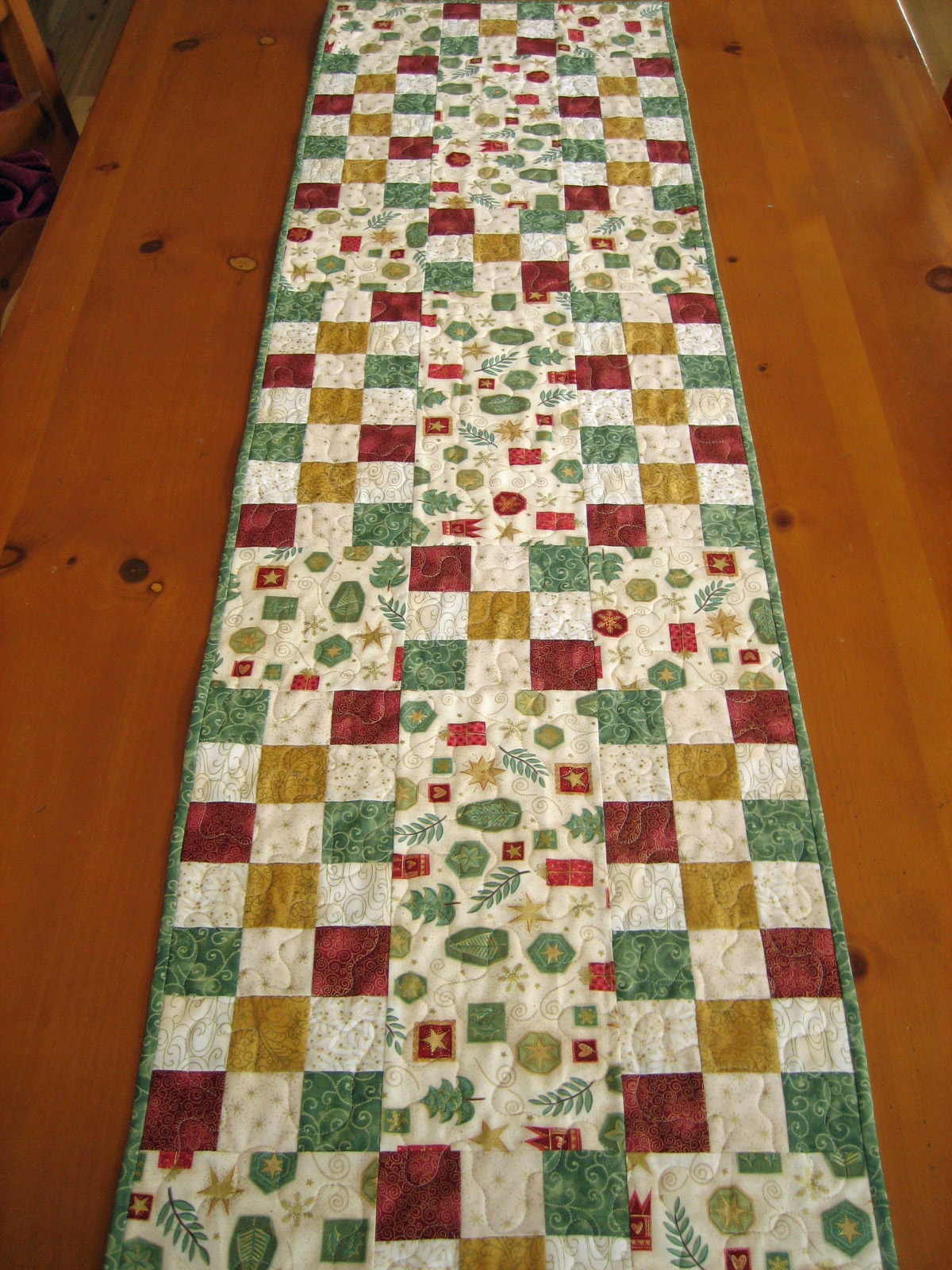 Table Runner Christmas Celebration on Luulla